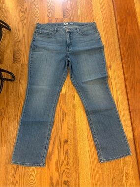 Lee Women's Medium Blue Straight Leg Jeans size 18M NWT